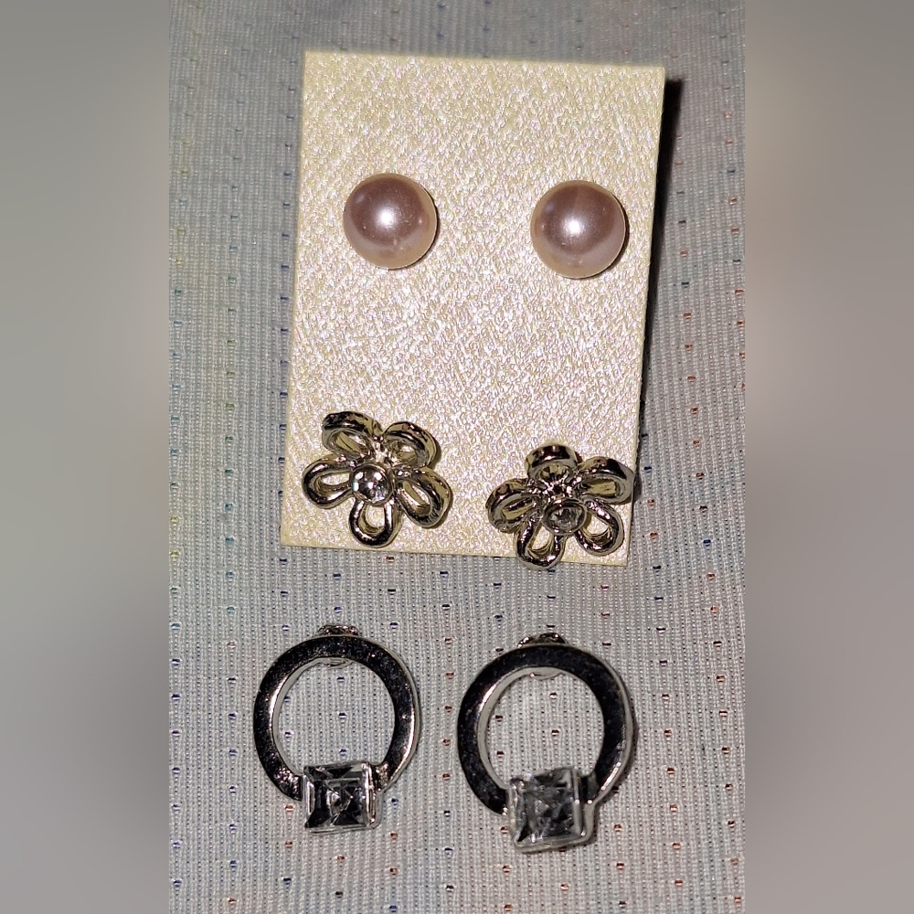 🎁great Gift Idea!Pearl and Silver Flower Earrings Set NWOT